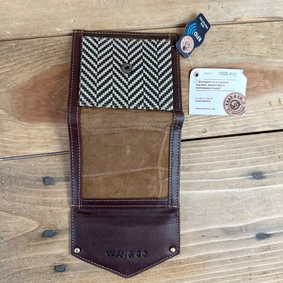 Vaan & Co RFID Foldover wallet Recycled Leather NWT - Picture 4 of 6